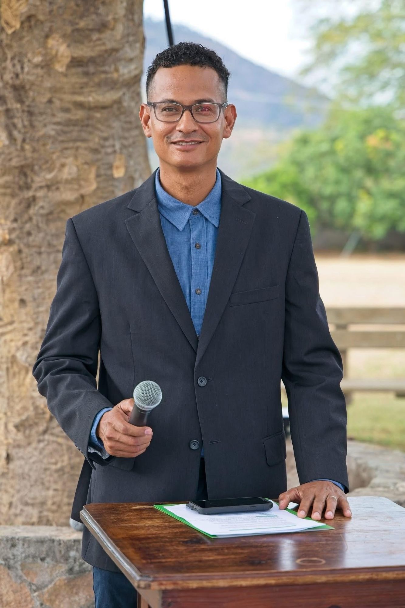 Mi nombre es Freddie Lopez Galeano y mi mision es simple pero urgente: recuperar la profundidad de la palabra de Dios en un mundo que prefiere lo superficial.